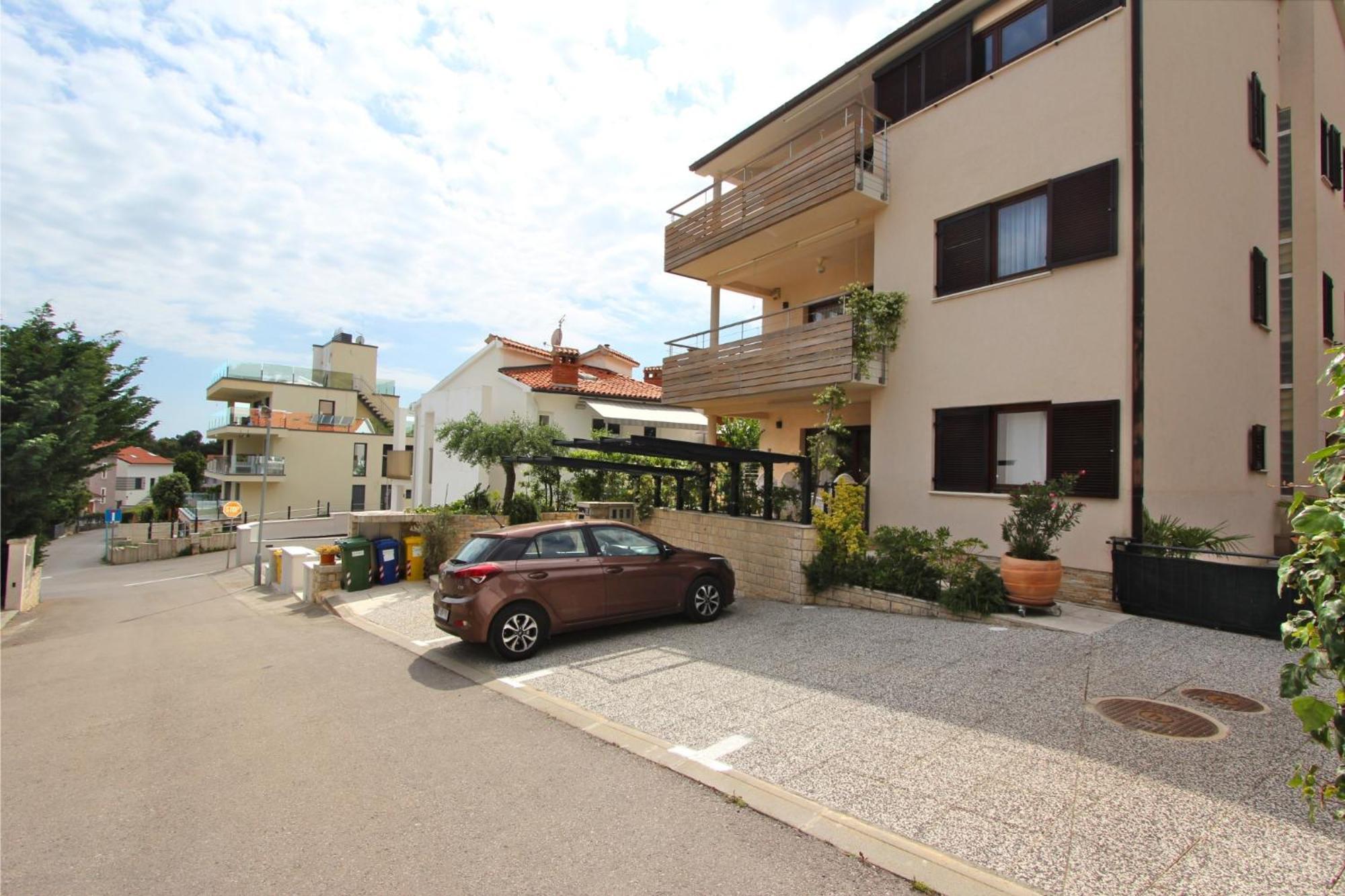 Apartments Makado Ровин Екстериор снимка