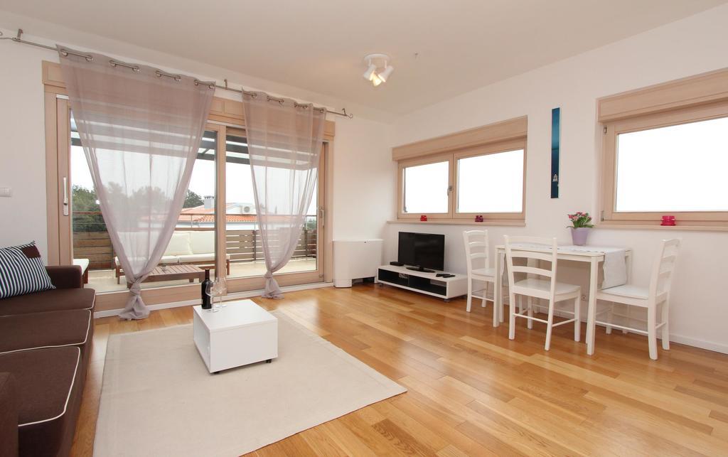 Apartments Makado Ровин Екстериор снимка